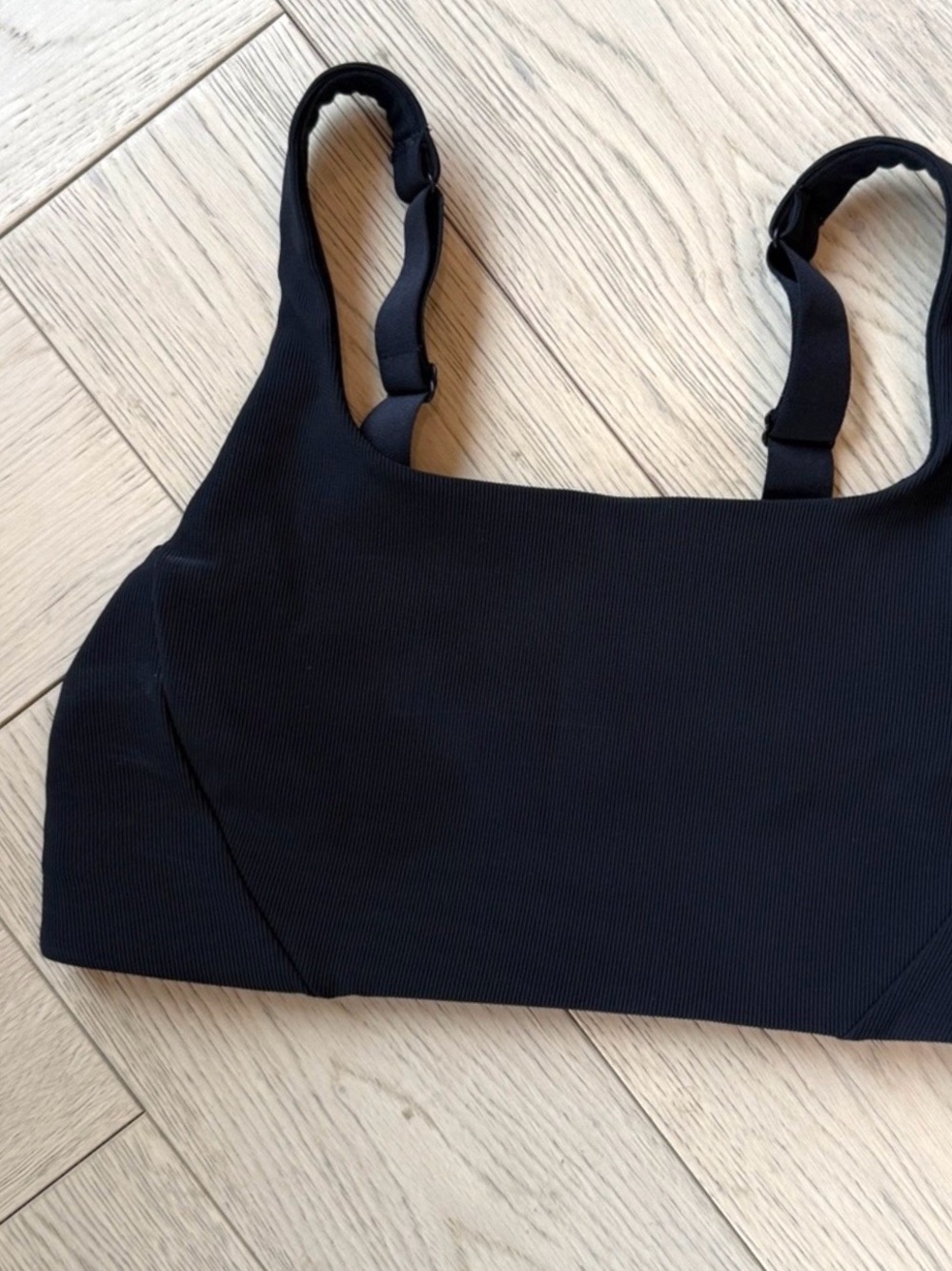 🍋 Lululemon Ribbed Train Bra
Medium Support, C/D Cups like new condition size 6